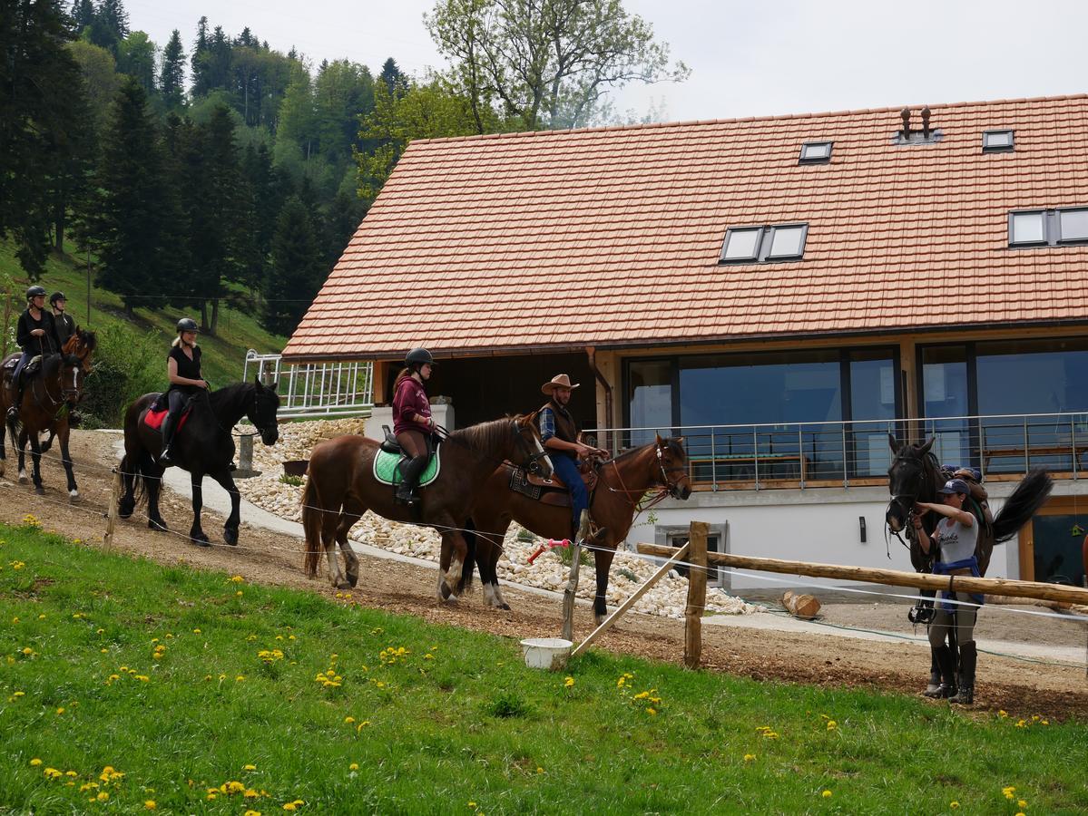 サン・テュルサンヌLa Joux Chaupeアパートメント エクステリア 写真