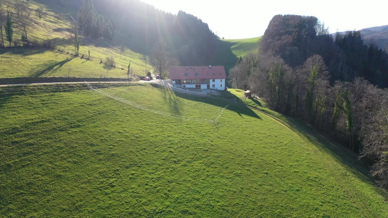 サン・テュルサンヌLa Joux Chaupeアパートメント エクステリア 写真